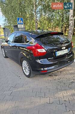 Хэтчбек Ford Focus 2013 в 