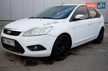 Хэтчбек Ford Focus 2011 в 
