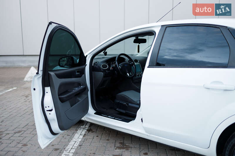 Хэтчбек Ford Focus 2011 в Львове фото 19 Хэтчбек Ford Focus 2011 в Львове