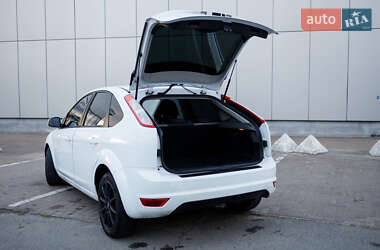 Хэтчбек Ford Focus 2011 в 