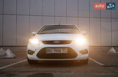 Хэтчбек Ford Focus 2011 в 