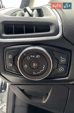 Хэтчбек Ford Focus 2012 в 