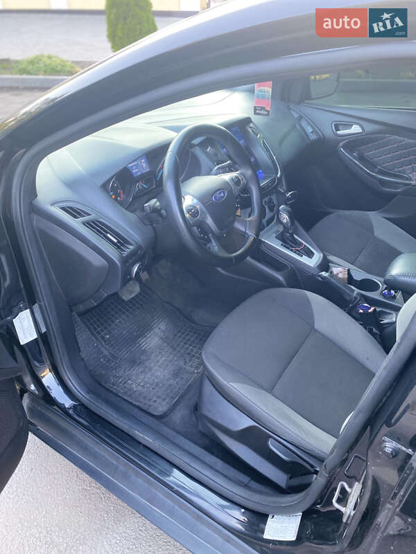 Хэтчбек Ford Focus 2012 в Синельниково