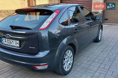 Хэтчбек Ford Focus 2011 в 