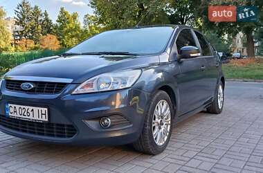 Хэтчбек Ford Focus 2011 в 