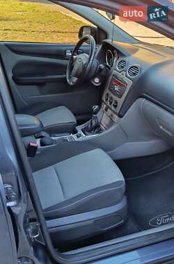 Хэтчбек Ford Focus 2011 в 