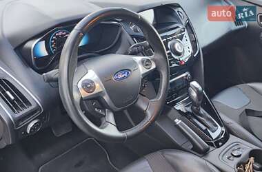 Хэтчбек Ford Focus 2013 в 