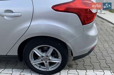 Хэтчбек Ford Focus 2013 в 