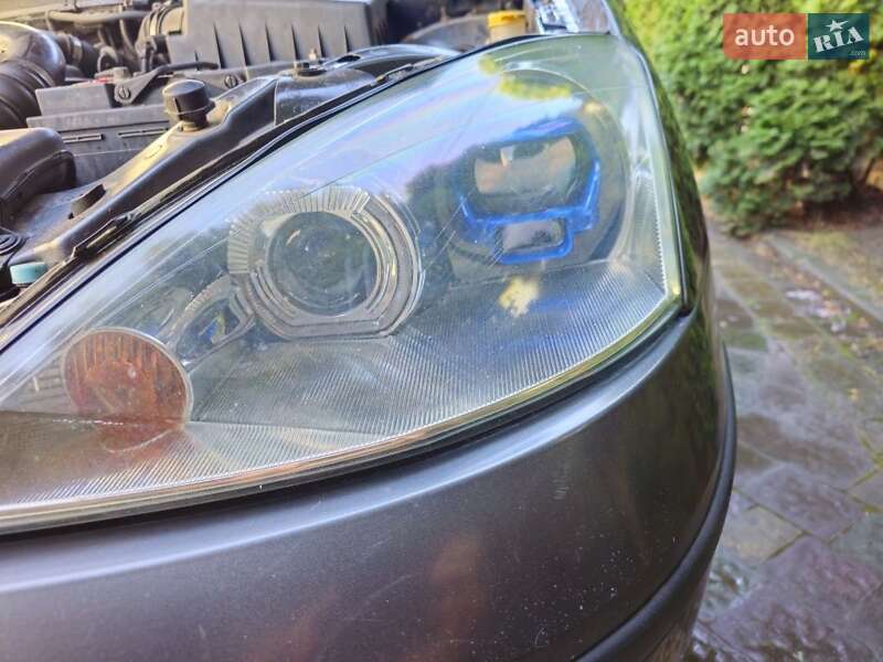 Хэтчбек Ford Focus 2003 в Львове