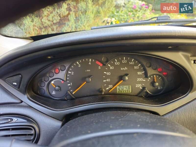 Хэтчбек Ford Focus 2003 в Львове