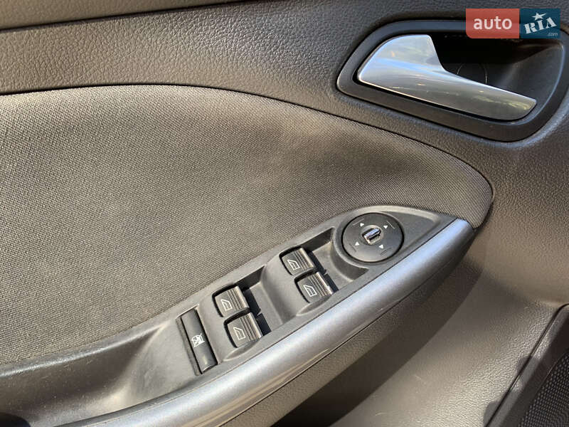 Хэтчбек Ford Focus 2011 в Киеве фото 9 Хэтчбек Ford Focus 2011 в Киеве