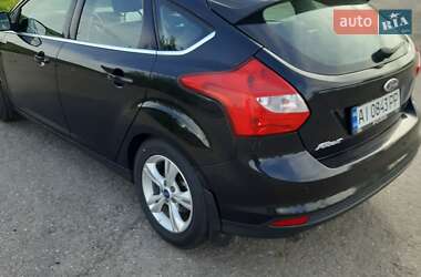 Хэтчбек Ford Focus 2011 в 