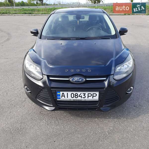 Хэтчбек Ford Focus 2011 в 