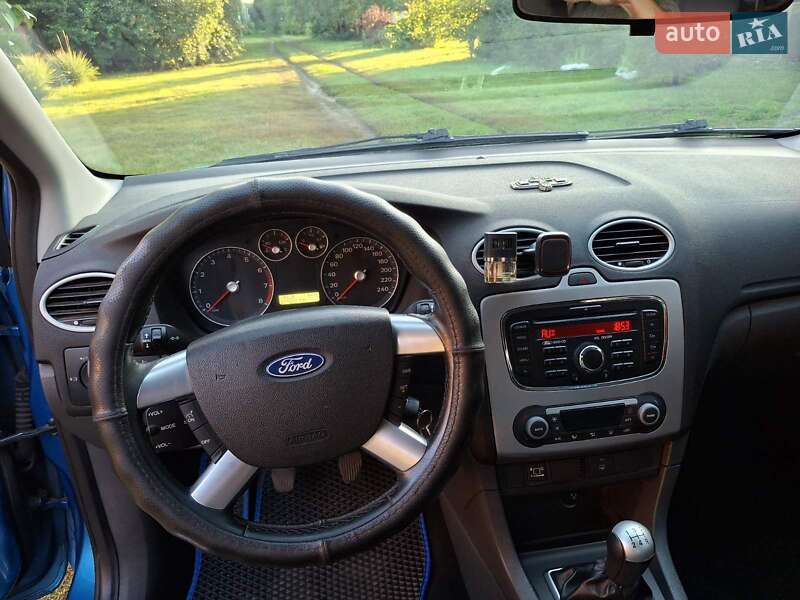 Хэтчбек Ford Focus 2007 в Бурыни
