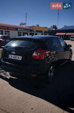 Хэтчбек Ford Focus 2011 в 