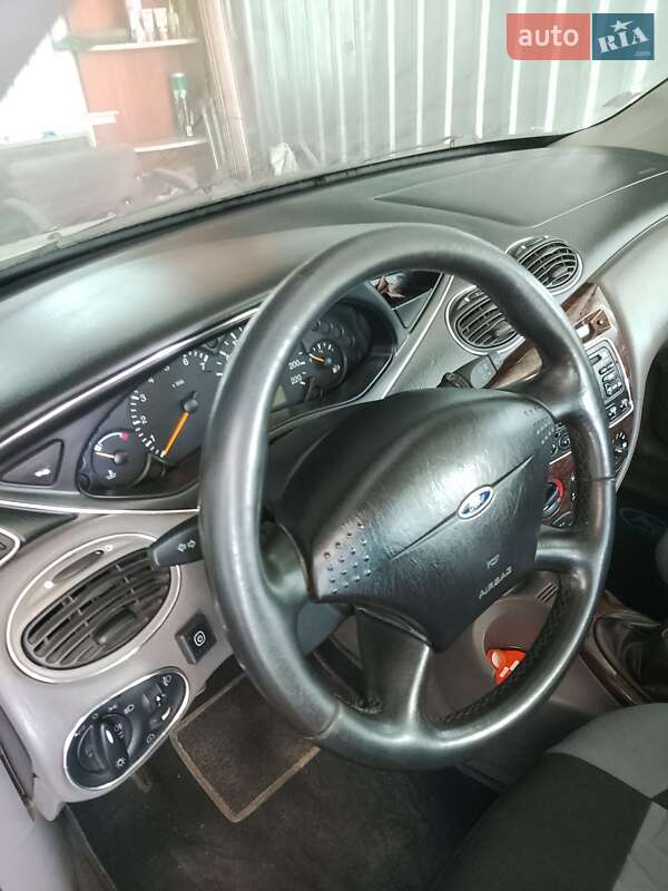 Хэтчбек Ford Focus 1999 в Киеве