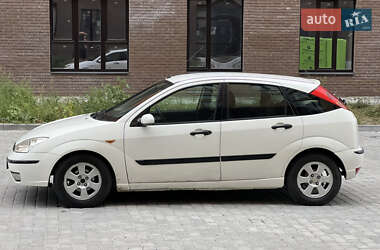 Хэтчбек Ford Focus 2004 в 
