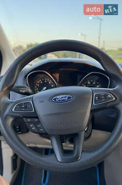 Седан Ford Focus 2015 в 