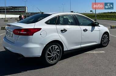 Седан Ford Focus 2015 в 