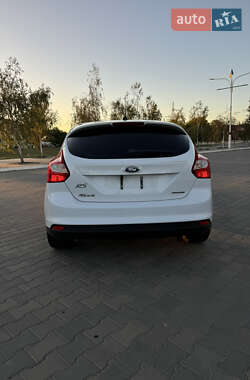 Хэтчбек Ford Focus 2014 в 