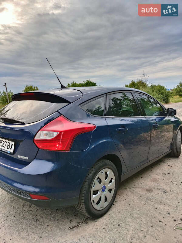 Хетчбек Ford Focus 2013 в Нових Санжарах