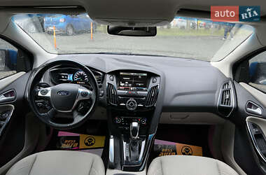Хэтчбек Ford Focus 2012 в 