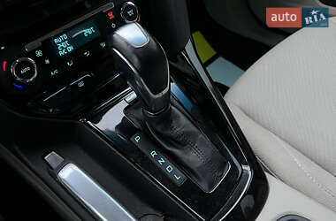 Хэтчбек Ford Focus 2012 в 