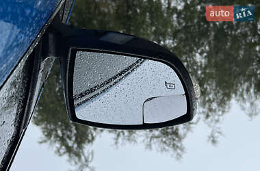 Хэтчбек Ford Focus 2012 в 