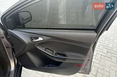 Хэтчбек Ford Focus 2012 в 