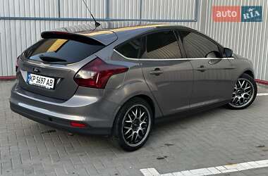 Хэтчбек Ford Focus 2012 в 