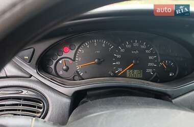 Хэтчбек Ford Focus 2000 в 