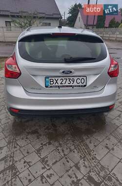 Хэтчбек Ford Focus 2012 в 