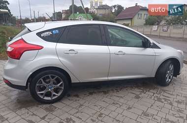 Хэтчбек Ford Focus 2012 в 