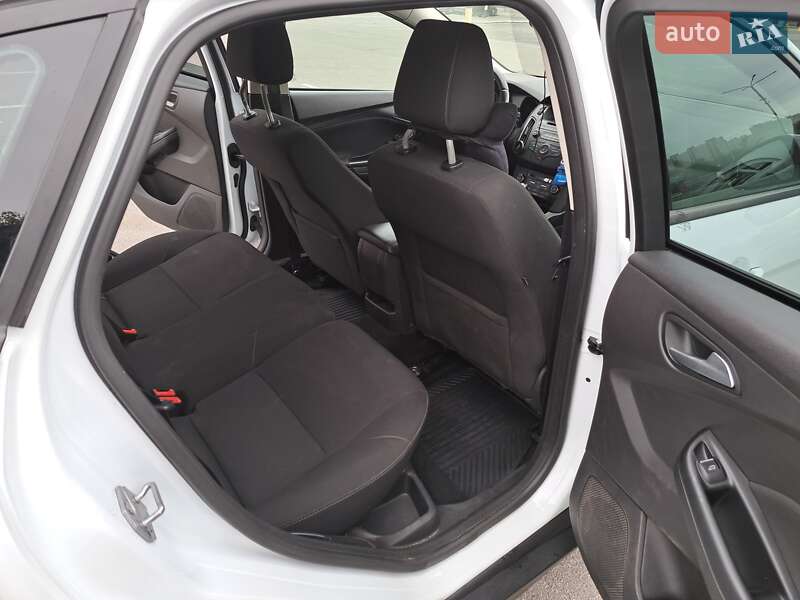 Хэтчбек Ford Focus 2015 в Киеве