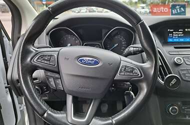 Хэтчбек Ford Focus 2015 в 
