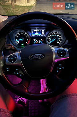 Хэтчбек Ford Focus 2012 в 