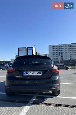 Хэтчбек Ford Focus 2011 в 