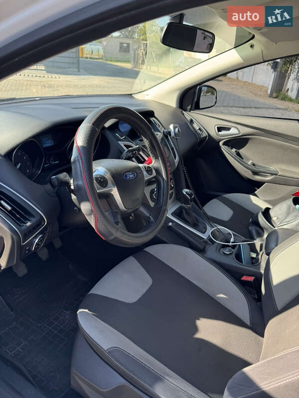 Хэтчбек Ford Focus 2013 в Брусилове