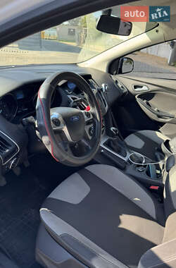 Хэтчбек Ford Focus 2013 в 