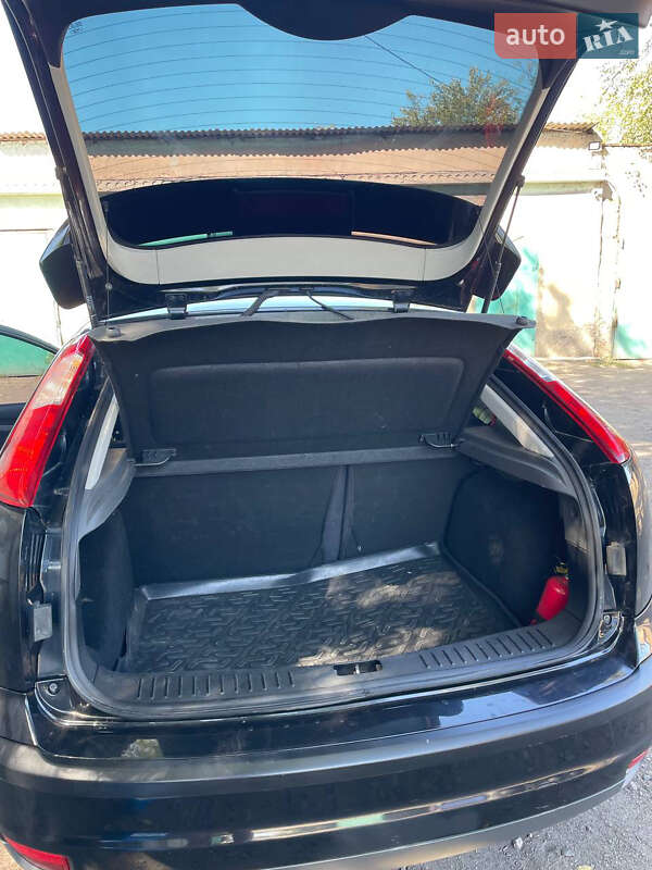 Хэтчбек Ford Focus 2007 в Арцизе