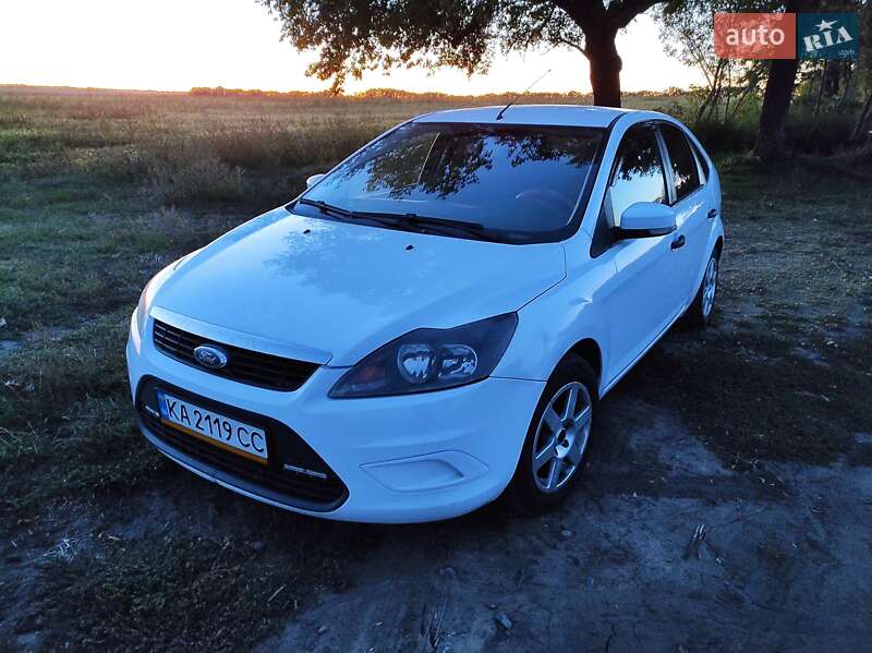 Хэтчбек Ford Focus 2011 в Смеле