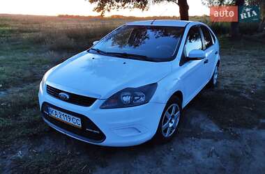 Хэтчбек Ford Focus 2011 в 