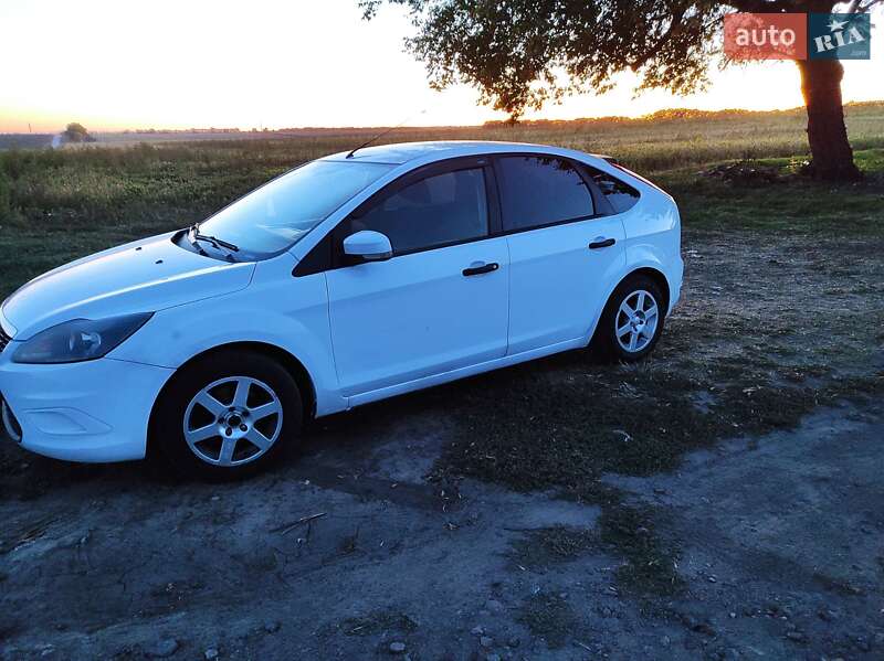 Хэтчбек Ford Focus 2011 в Смеле