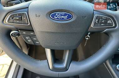 Седан Ford Focus 2016 в 