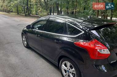 Хетчбек Ford Focus 2012 в 