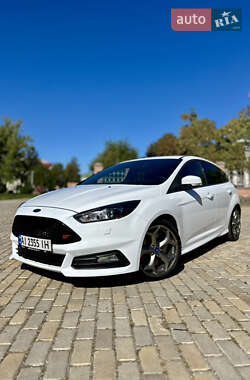 Хэтчбек Ford Focus 2015 в 