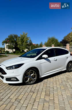 Хэтчбек Ford Focus 2015 в 