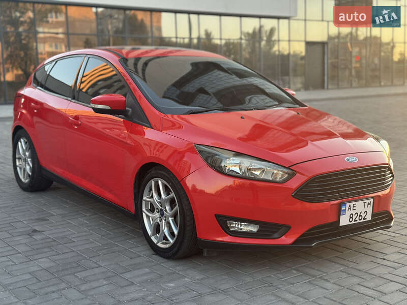Хэтчбек Ford Focus 2015 в 
