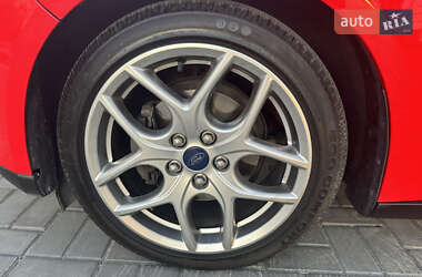 Хэтчбек Ford Focus 2015 в 
