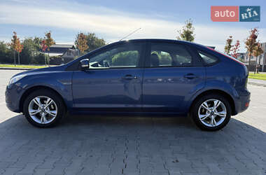 Хэтчбек Ford Focus 2010 в 